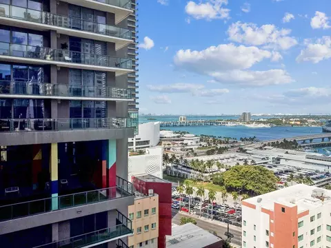 230 NE 4th St, Miami, FL 33132 photo 39
