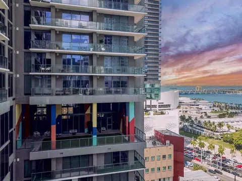 230 NE 4th St, Miami, FL 33132 photo 37