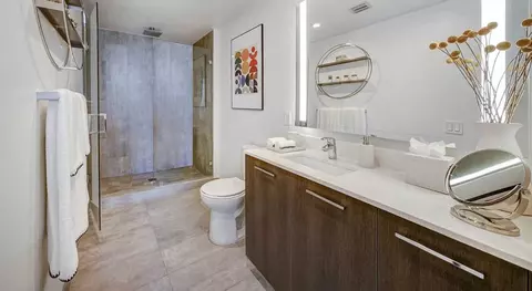 230 NE 4th St, Miami, FL 33132 photo 30