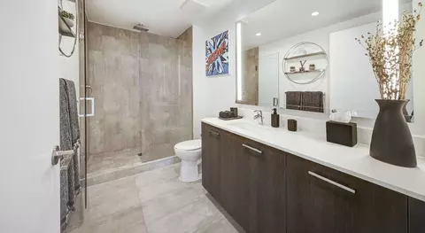 230 NE 4th St, Miami, FL 33132 photo 24