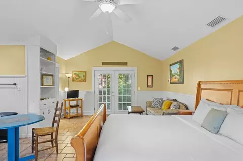 205 SE 7th St, Gainesville, FL 32601