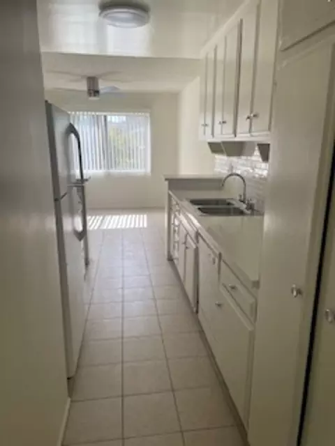 1420 S Oakhurst Dr, Los Angeles, CA 90035