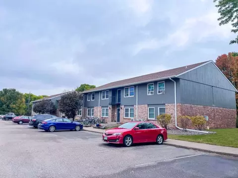 1011 State St, River Falls, WI 54022
