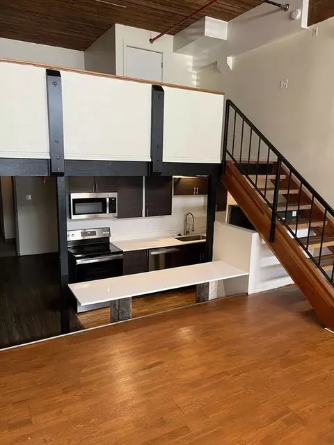 625 NW Everett St, Portland, OR 97209