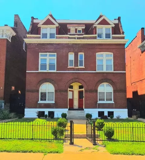 2146 Victor St, Saint Louis, MO 63104