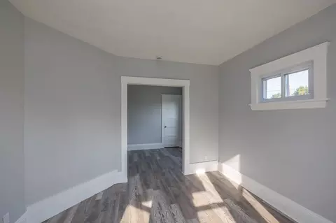 4274 Warner Rd, Cleveland, OH 44105