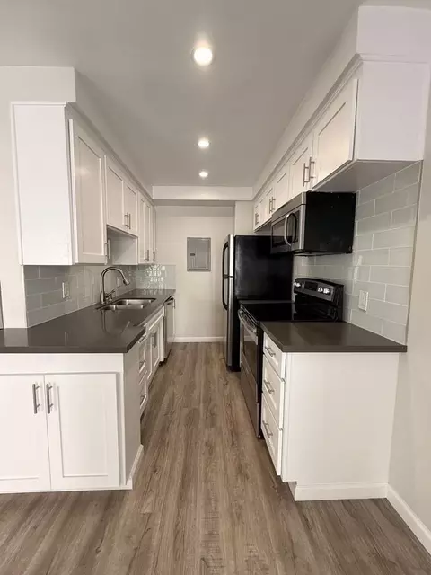 415 N Oakhurst Dr, Beverly Hills, CA 90210
