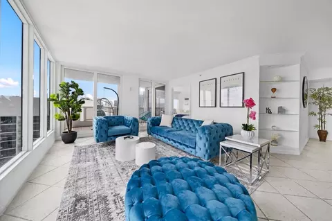N Bayshore Dr, Miami, FL 33132