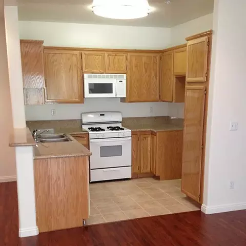 12740 Oxnard St, Los Angeles, CA 91606