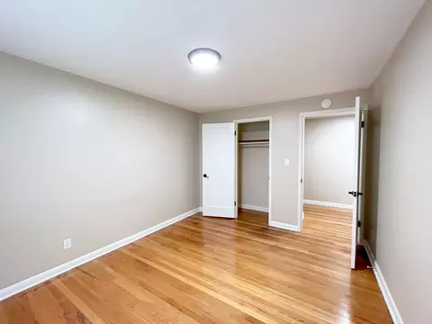 702 2nd Ave W, Seattle, WA 98119