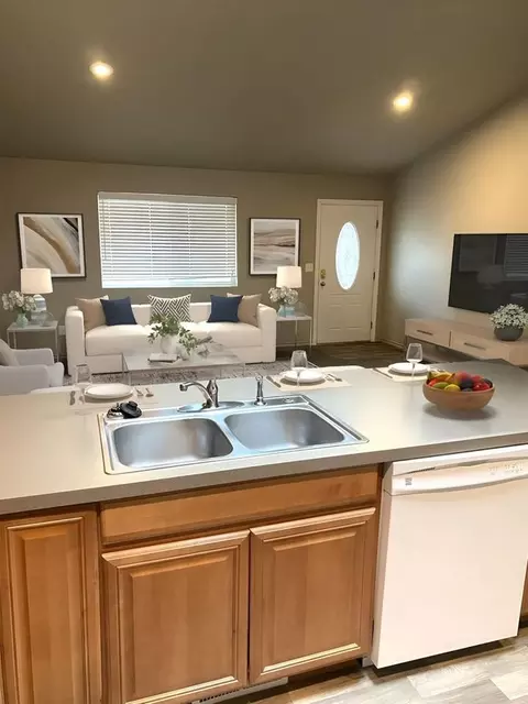 404 S 5th St, Selah, WA 98942