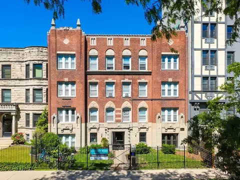 5710 N Winthrop Ave, Chicago, IL 60660
