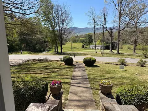 9 Th St, Black Mountain, NC 28711