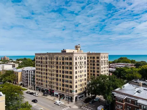 6807 N Sheridan Rd, Chicago, IL 60626