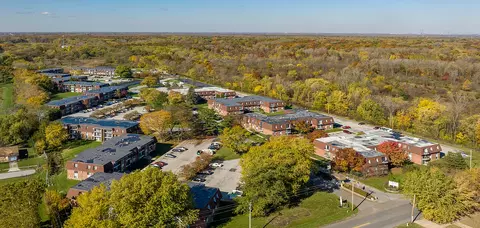 1240 W 52nd St, Merrillville, IN 46410