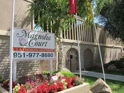 8208 Magnolia Ave, Riverside, CA 92504