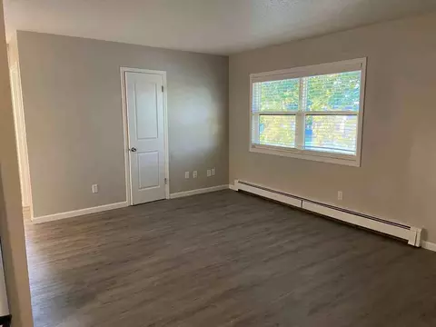 7511 Dennis Dr, Urbandale, IA 50322