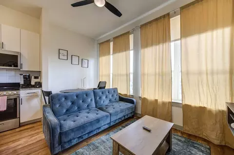 1111 Shepherd Dr, Houston, TX 77007