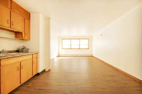 2500 7th Ave E, Maplewood, MN 55109