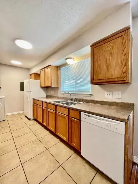 205 S Mitchell Ave, San Marcos, TX 78666