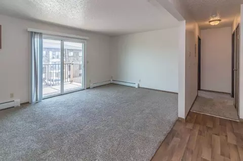 2068 Prairie Ave, Dickinson, ND 58601
