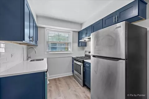 2713 W Berwyn Ave, Chicago, IL 60625