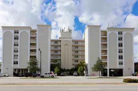 5230 Hollywood Blvd, Hollywood, FL 33021