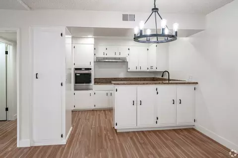 1100 W Huntington Dr, Arcadia, CA 91007