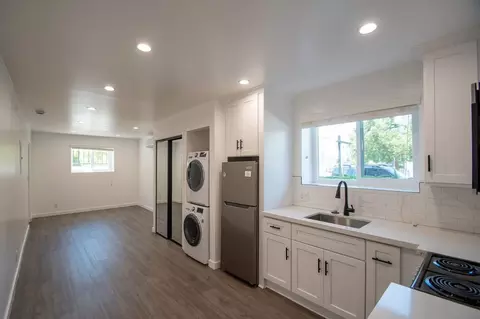 5340 Whitsett Ave, Los Angeles, CA 91607