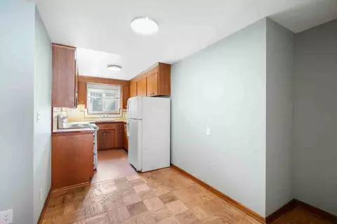 2327 NE 55th St, Seattle, WA 98105