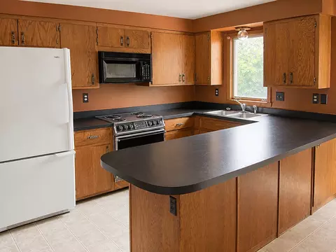 605 Pleasant Ave, Marshall, MN 56258