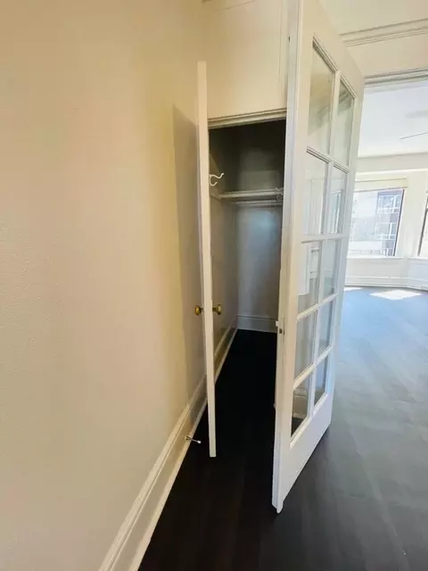 107 1st Ave N, Seattle, WA 98109