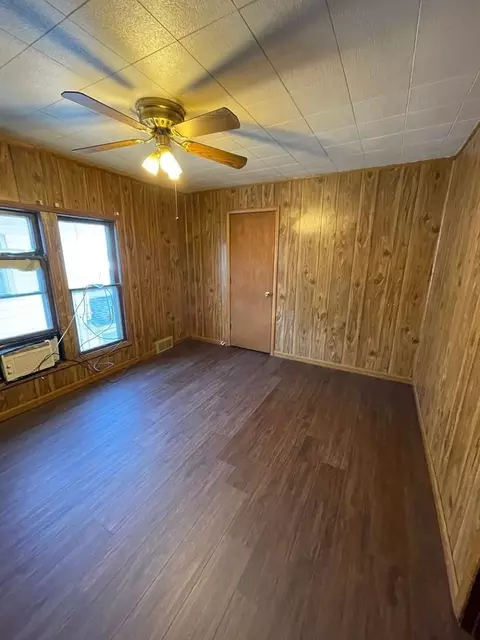 727 South St, Waterloo, IA 50701