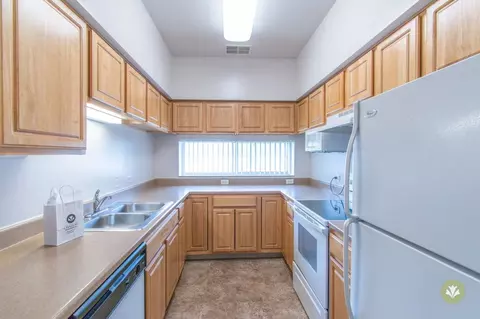 Charleston Court Apts & Ths, Lincoln, NE 68505
