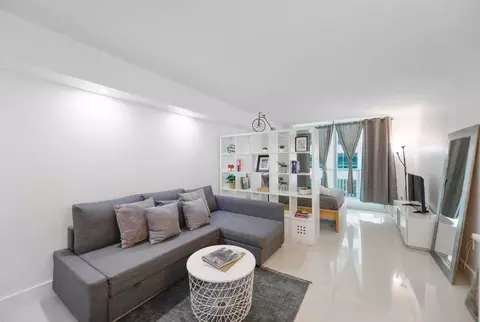 1 NW 12th St, Miami, FL 33136
