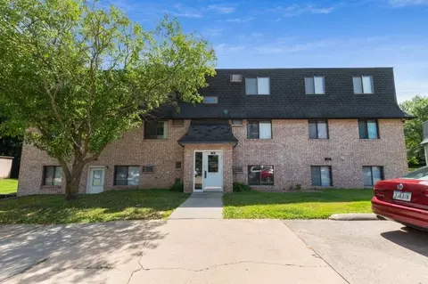 302 Finkbine Ln, University Heights, IA 52246