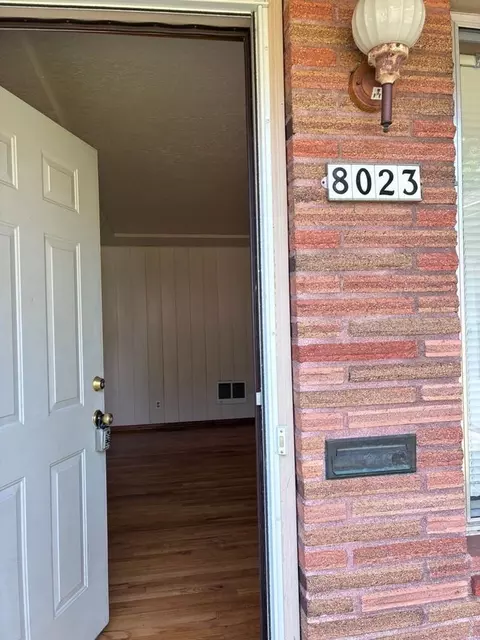 8019 SE Main St, Portland, OR 97215
