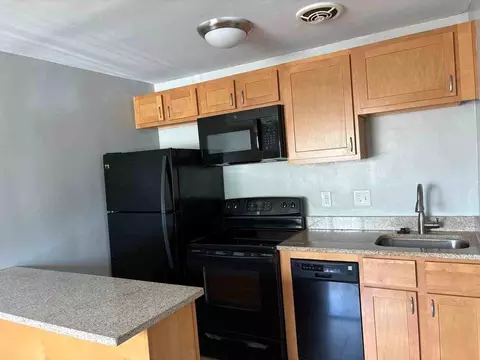 2955 Madison Rd, Cincinnati, OH 45209