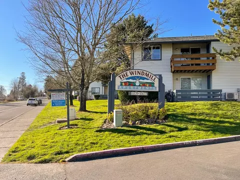 10587 SW Tigard St, Tigard, OR 97223