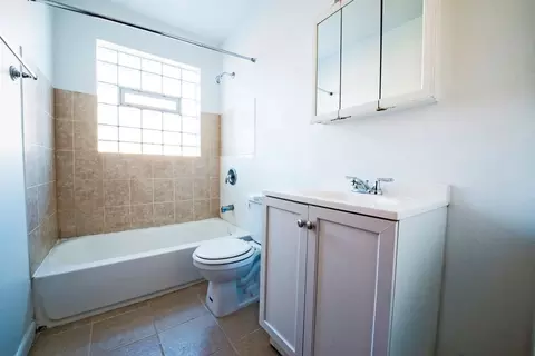 2045 E 75th St, Chicago, IL 60649 photo 3