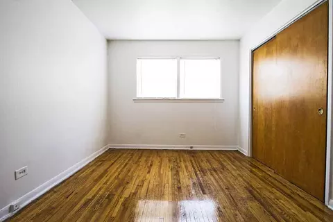 2045 E 75th St, Chicago, IL 60649 photo 4