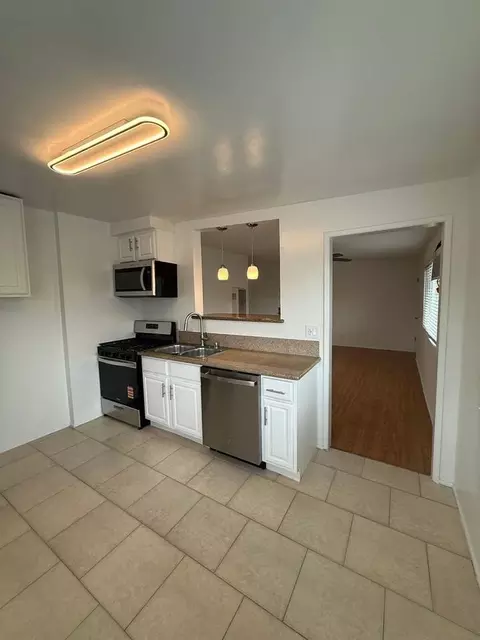 6944 Coldwater Canyon Ave, Los Angeles, CA 91605