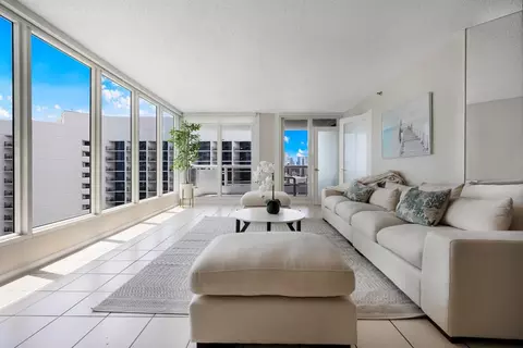 1717 N Bayshore Dr, Miami, FL 33132