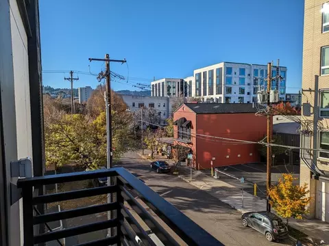 1075 NW 16th Ave, Portland, OR 97209