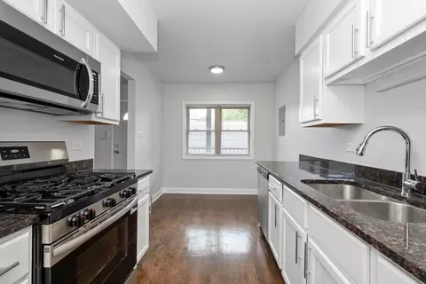 7635 S Coles Ave, Chicago, IL 60649