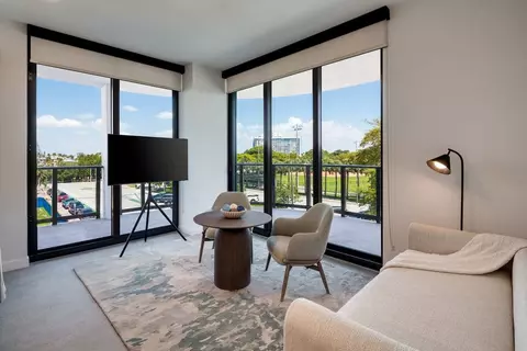 580 72nd St, Miami Beach, FL 33141