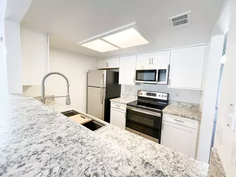 445 W Nees Ave, Fresno, CA 93711