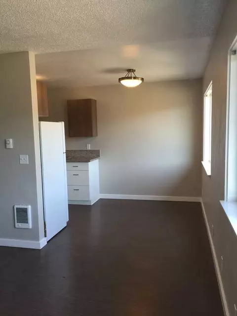 565 N Rosa Parks Way, Portland, OR 97217