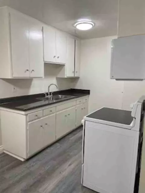 8351 Northgate Ave, Los Angeles, CA 91304