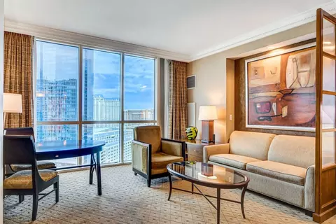 135 E Harmon Ave, Paradise, NV 89109